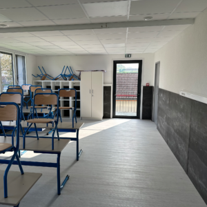 Salle de classe d'une école.